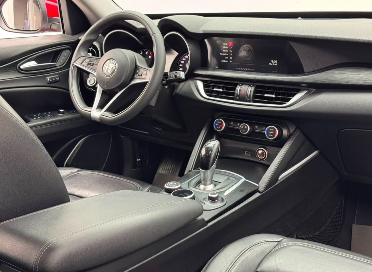 Alfa Romeo Stelvio 2018 Alfa Romeo Stelvio Q4 Super, Service History, GCC