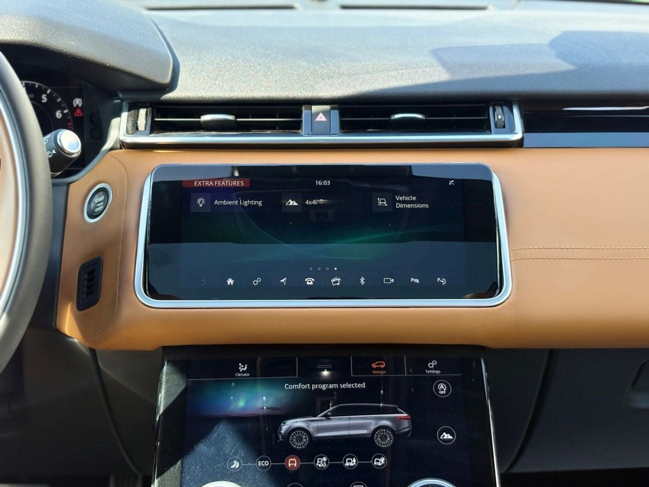 Land Rover Range Rover Velar P250 R-Dynamic SE 2.0L LUXURY R-DYNAMIC SE | RANGE ROVER VELAR P250 | PANORAMIC ROOF | 2.0L TURBO | 2019 GCC