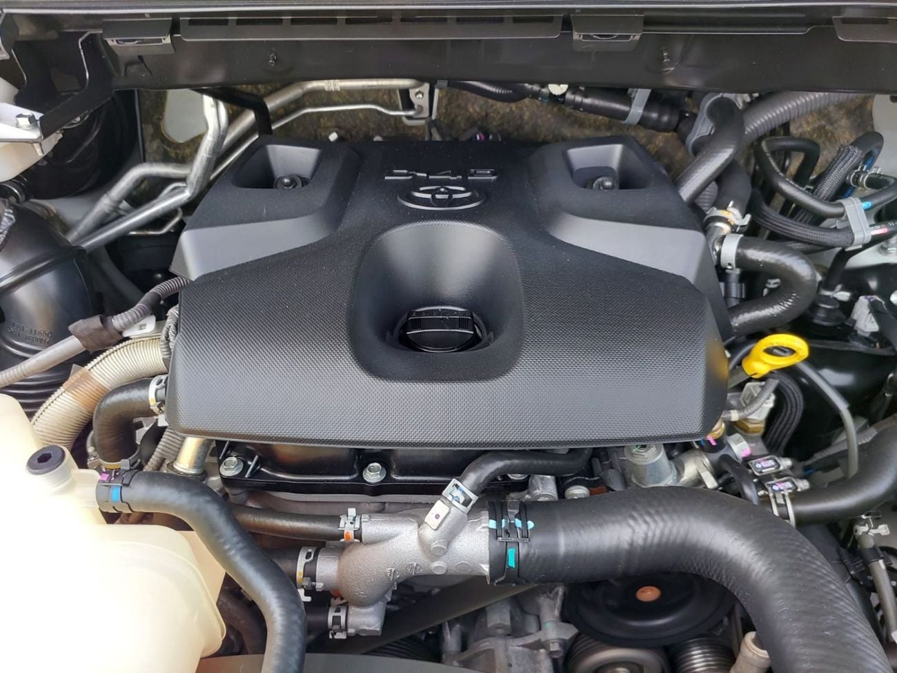 تويوتا هاياس (RAMADAN OFFER) TOYOTA HIACE COMMUTER VAN RHD 2019 MODEL 2.8 L DIESEL AUTOMATIC(PM10875)