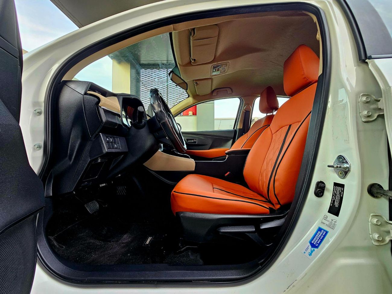 تويوتا يارس SE/ 1.5 V4 / LEATHER SEATS/ LOW MILEAGE/ SINGLE OWNER