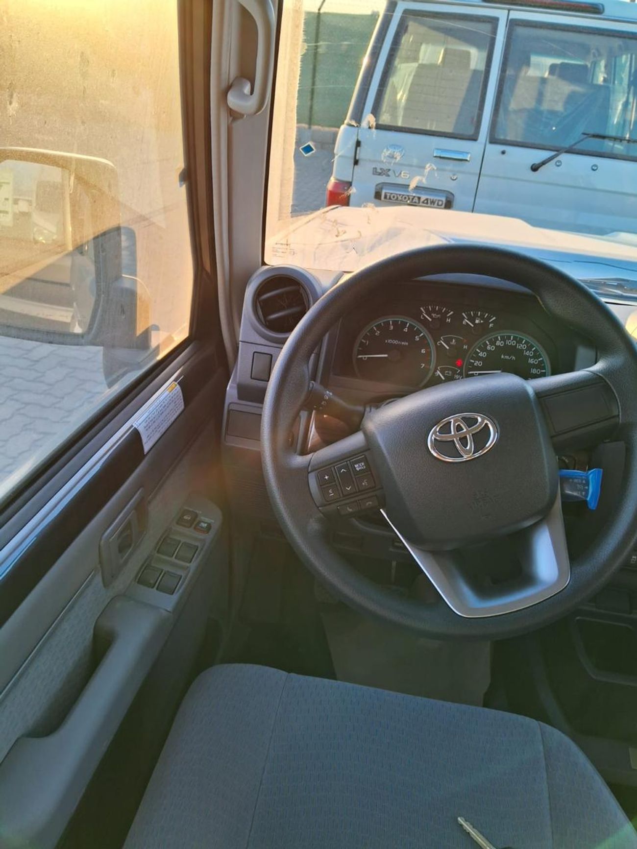 تويوتا لاند كروزر 70 LC76 HARDTOP 4.0L PETROL 5 DOORS M/T FULL OPTION 2025 MODEL