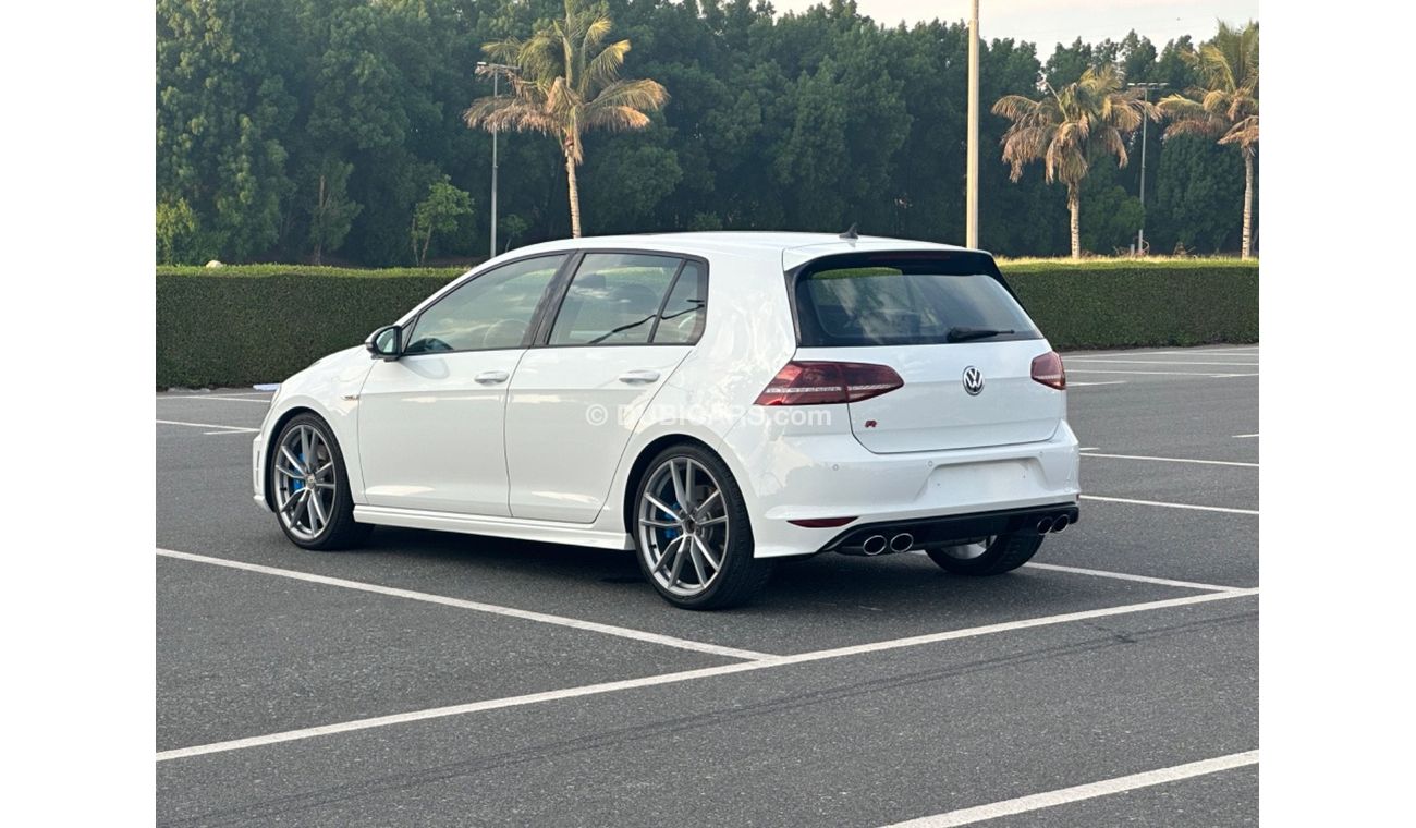 فولكس واجن جولف موديل 2016 خليجي حاله ممتازه جدا من الداخل والخارج فل مواصفات كراسي جلد ومثبت سرعه وتحكم كهربي وبانو