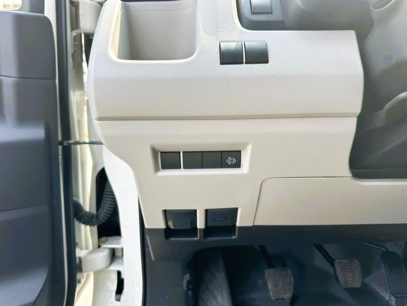 Toyota Hiace Van High Roof 2.8L (174 HP) M/T 2025 Diesel