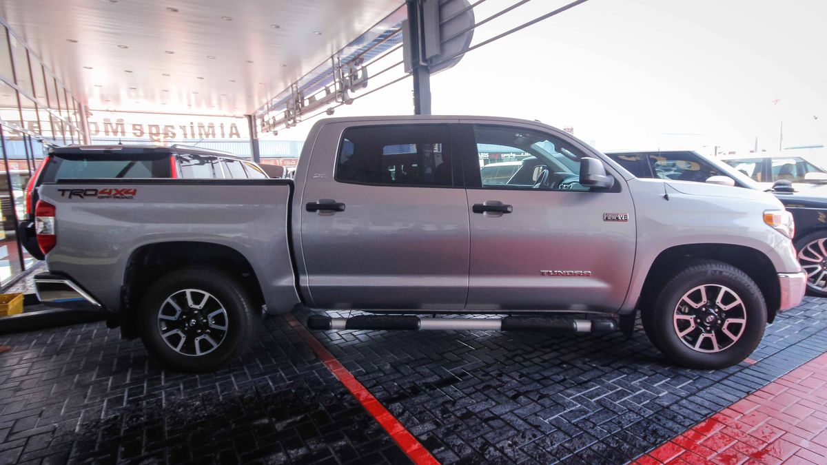 Toyota Tundra SRS for sale: AED 119,000. Grey/Silver, 2014