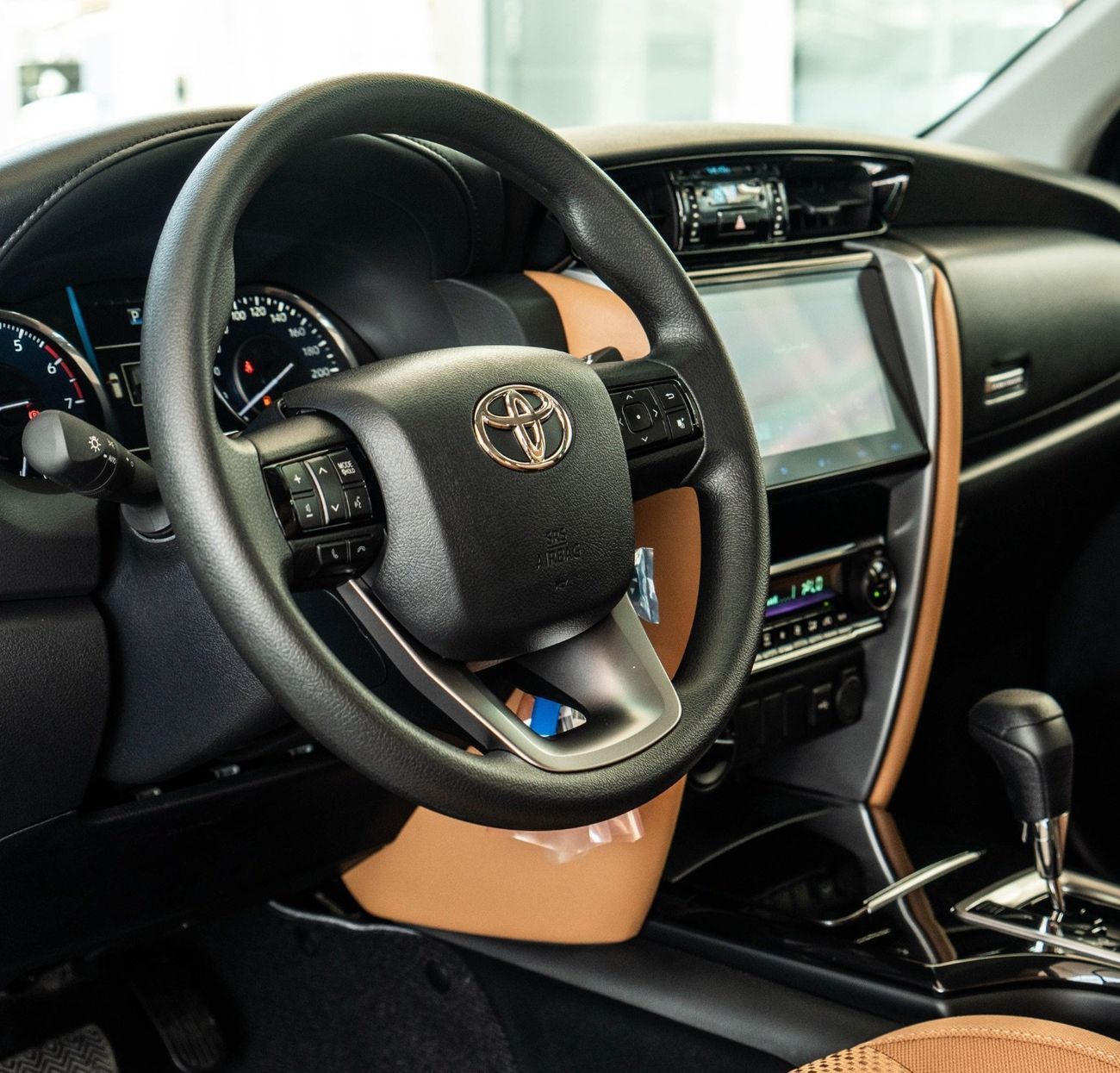 تويوتا فورتونر 2.7 L | v4 | Petrol | Auto AC | Export Only