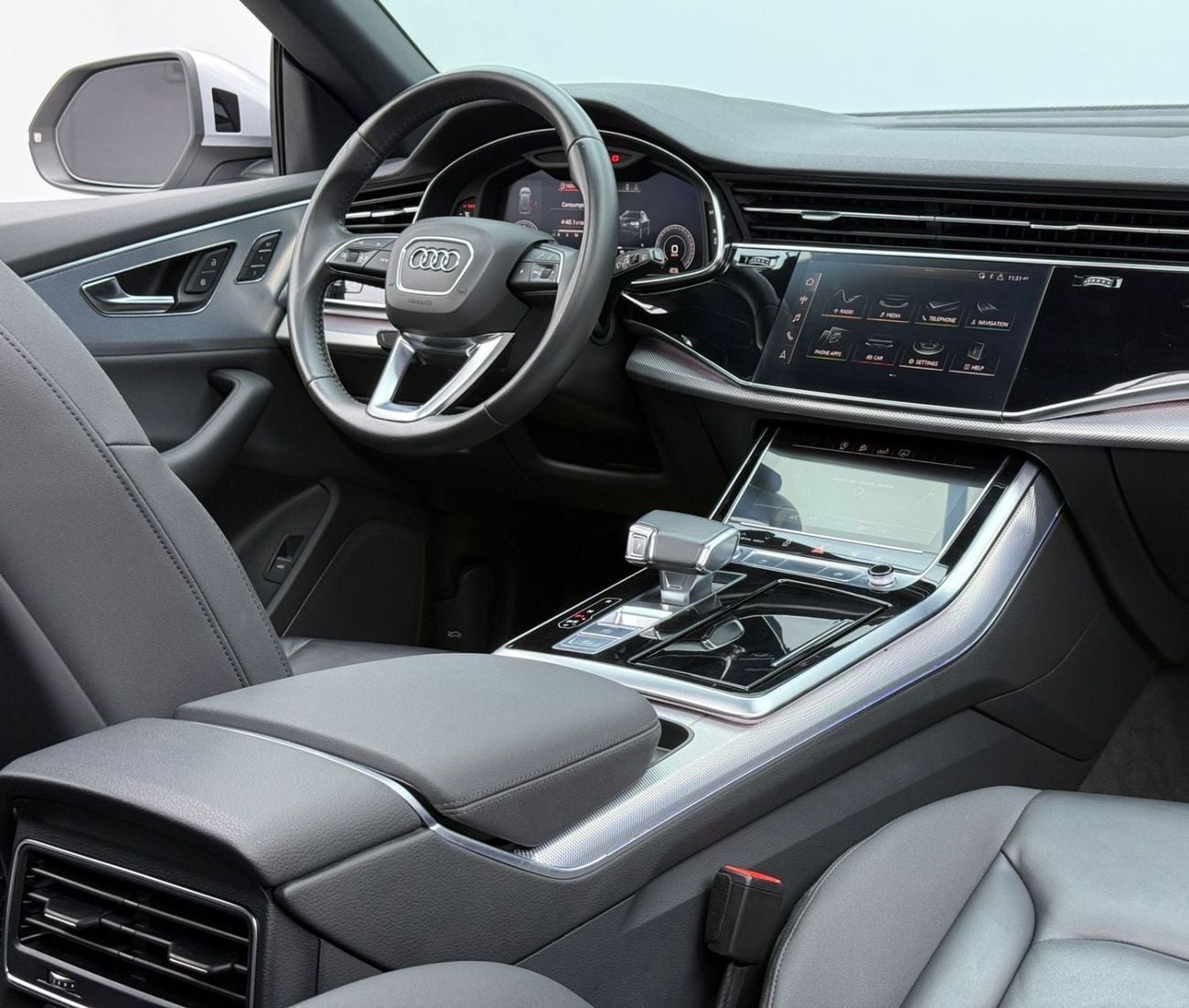 Audi Q8 55 TFSI quattro S-Line 3.0L (340 HP) 2020 Audi Q8 55 TFSI Quattro S-Line Black Edition, Warranty, Fu