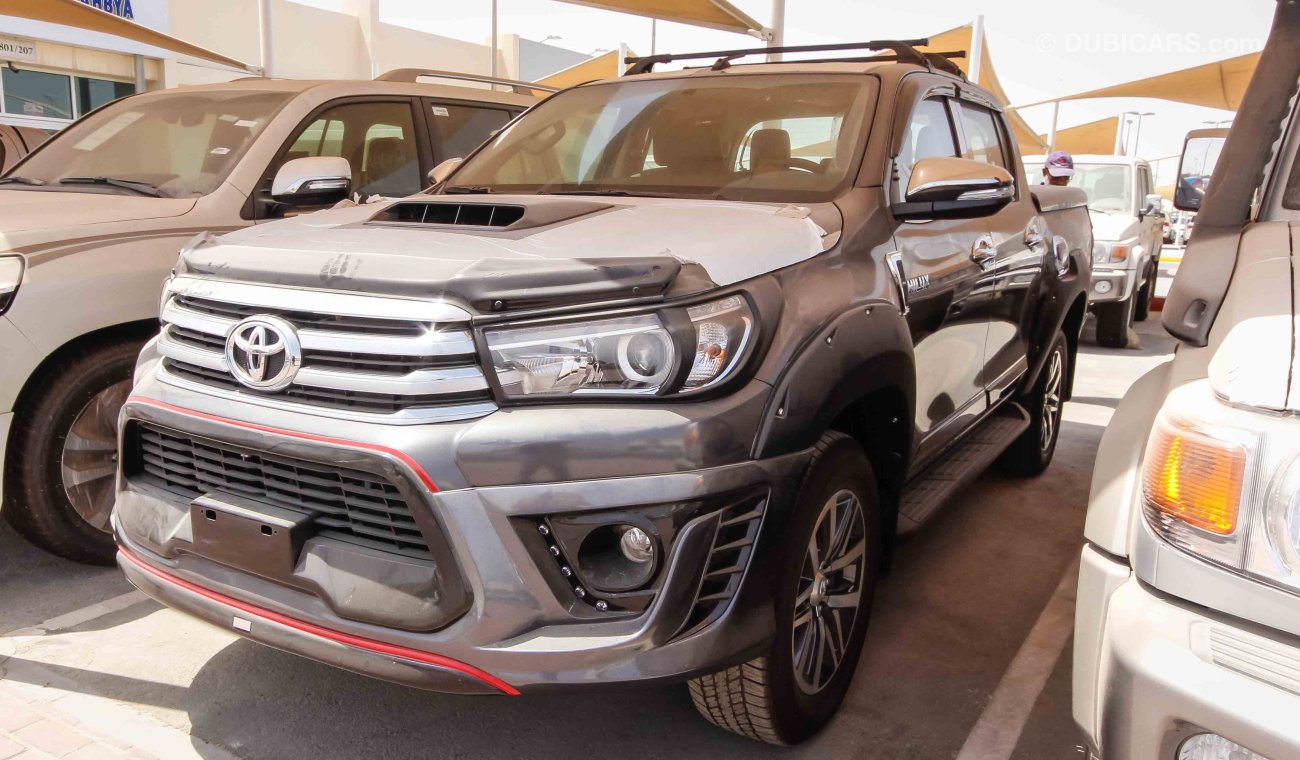 Toyota Hilux REVO 3.0L AT  FLAT DECK COVER AUTOMATIC & ROOF BOX