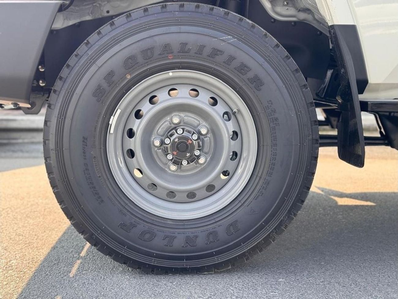 تويوتا لاند كروزر 70 78 4.0L PETROL V6 MANUAL TRANSMISSION ( ONLY FOR RE-EXPORT )