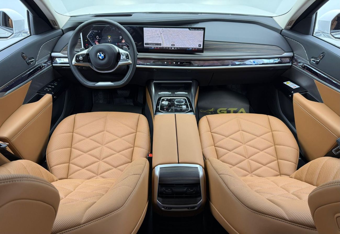 بي أم دبليو 735i *Brand New* 2025 BMW 735i Exclusive Pure, 2030 BMW Warranty + Service Pack, Delivery Kms, GCC