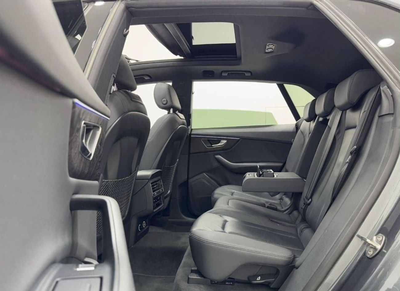 Audi Q8 55 TFSI quattro S-Line 3.0L (340 HP) 2020 Audi Q8 S-Line 55TFSI Quattro, Warranty, Full Service Hist