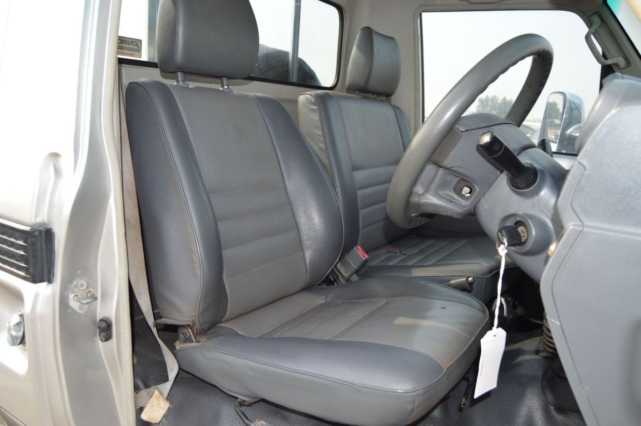 Toyota Land Cruiser Pick Up Toyota Land Cruiser Pick-Up Single Cabin Year: 2010 Color: Silver