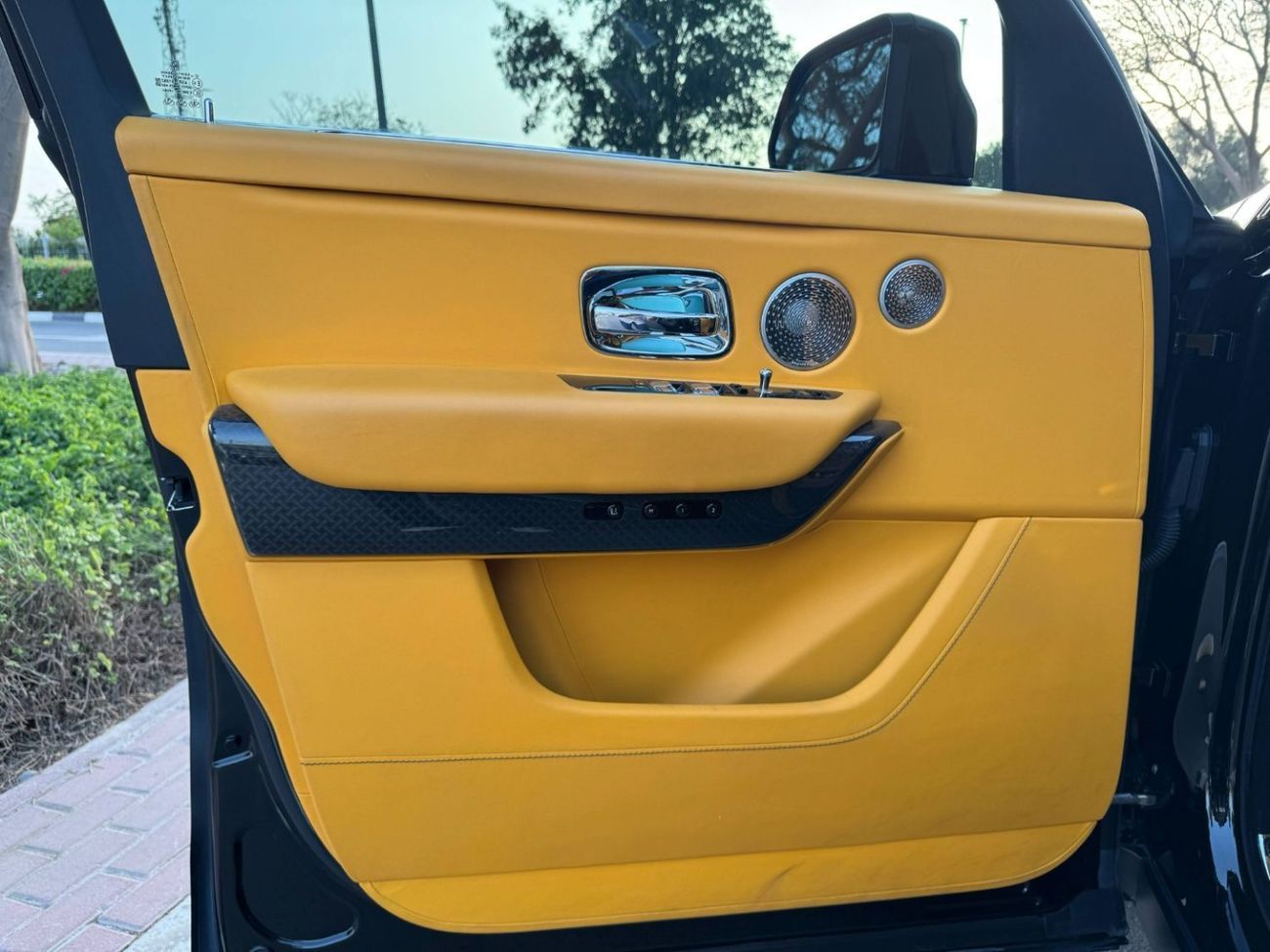 رولز رويس كولينان BLACK BADGE GCC SPEC NEAT AND CLEAN