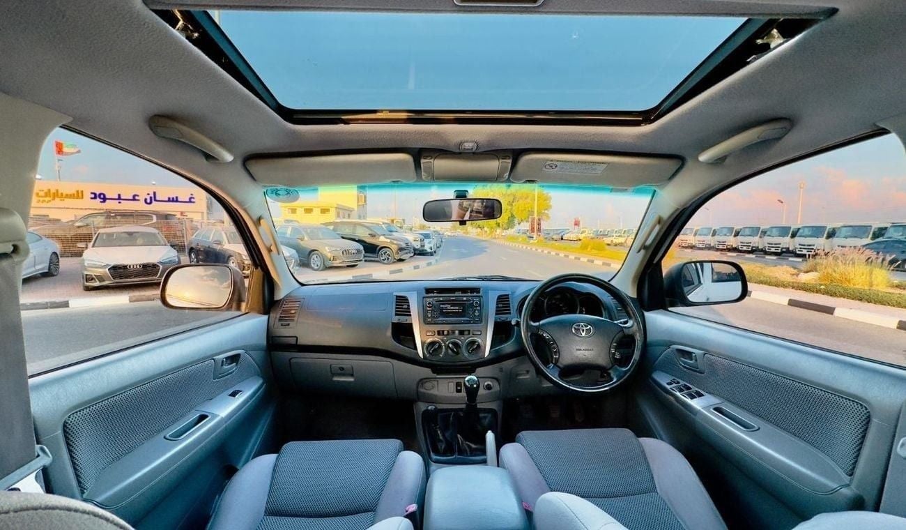 Toyota Hilux AFTER MARKET CANOPY WITH ROOF RACK | RHD | 2011 | 3.0L DIESEL ENGINE | MT | SUNROOF | 4WD