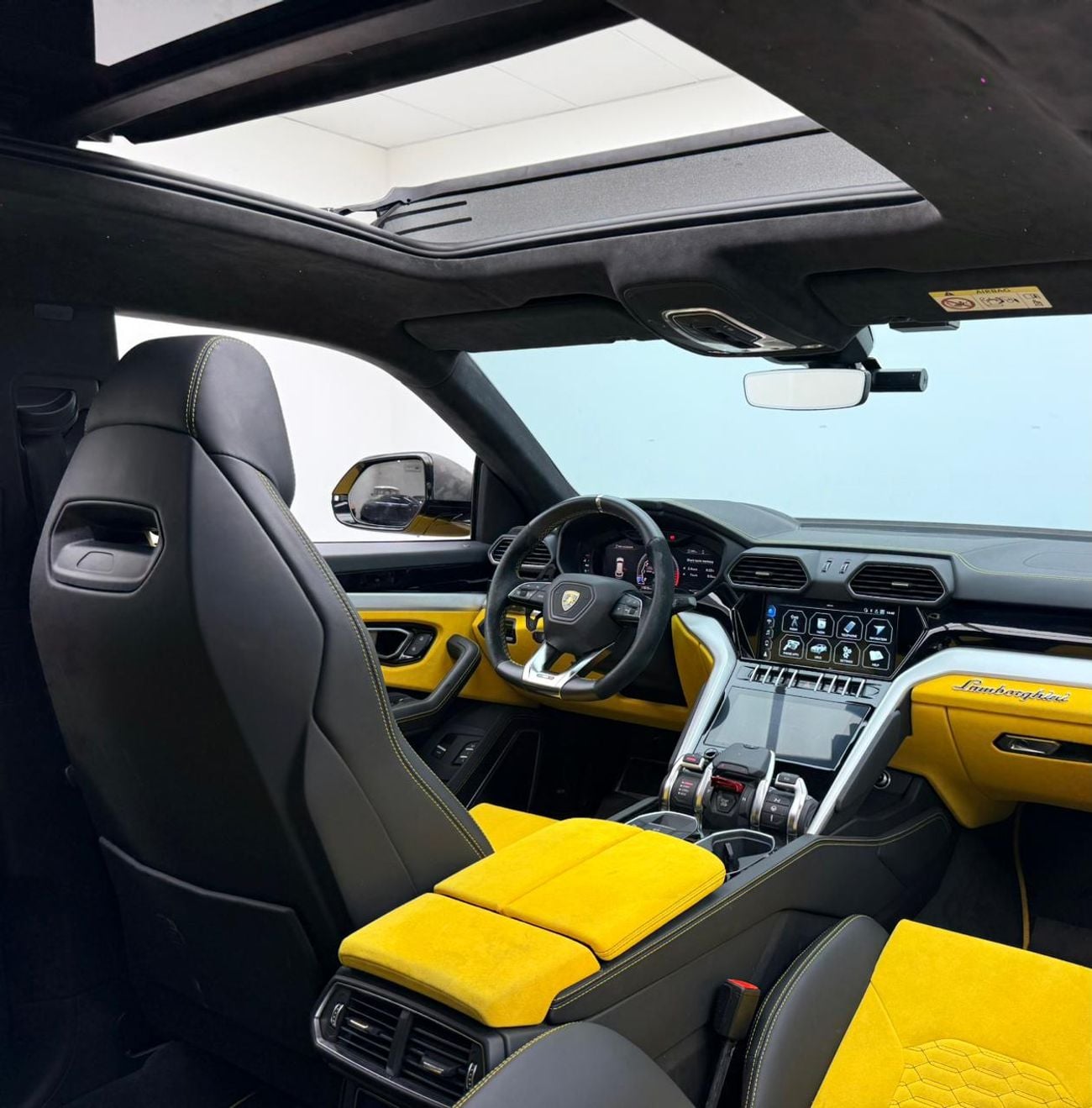 لامبورغيني اوروس STD 2020 Lamborghini Urus, Warranty, Full Lamborghini Service History, Very Low Km, Japanese