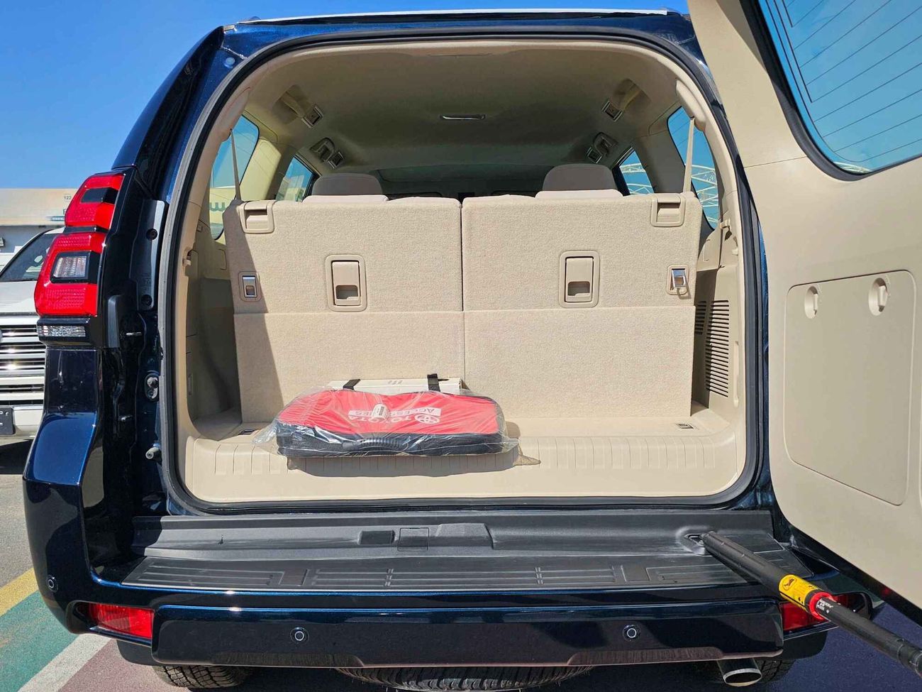 Toyota Prado TXL, 2.7L PETROL, SUNROOF, AUTO A/C, LED LIGHTS, DVD + CAMERA  (CODE # P27TXLDV3)