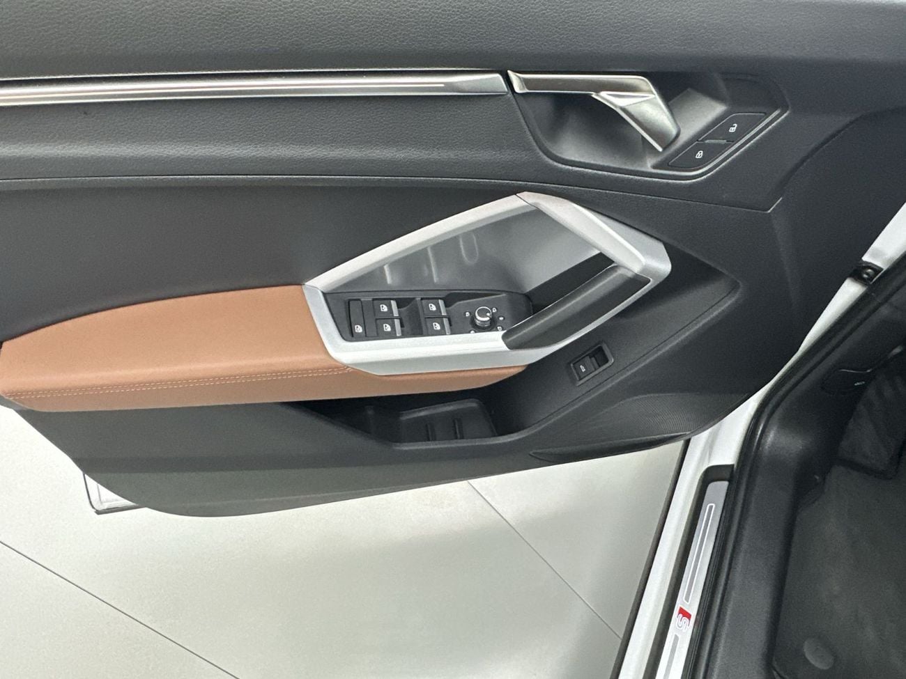 أودي Q3 Sportback 40 TFSI S Line 2.0L FWD(Ref# 06403)