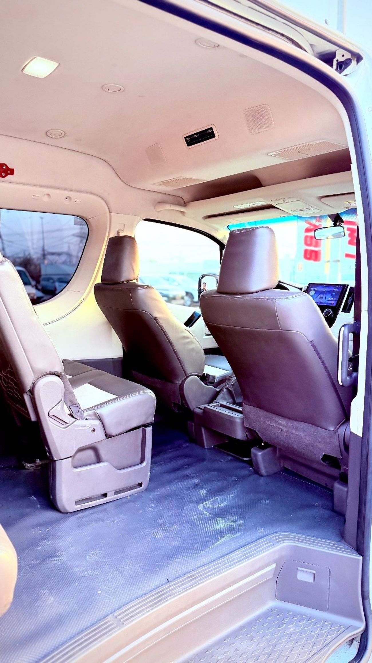 تويوتا هاياس DLS -High Roof Commuter 2.8L M/T