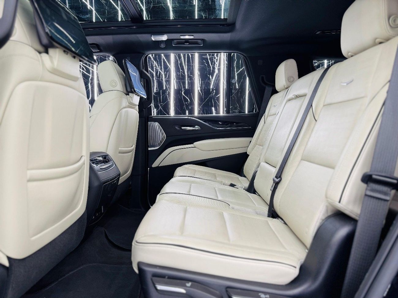 Cadillac Escalade Sport 6.2L 4WD 2022 Cadillac Escalade, 2026 Warranty, 2027 Service Pack, 8 Seater, Full Options, GCC