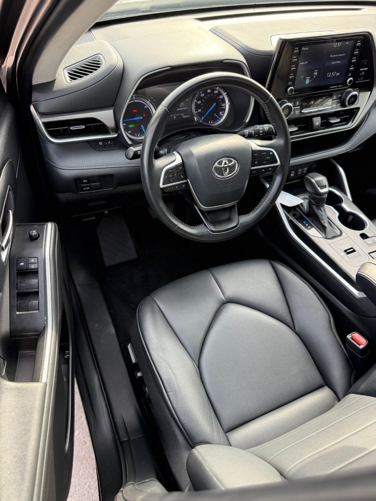 Toyota Highlander Hybrid XLE Full option Sunroof,leather seats