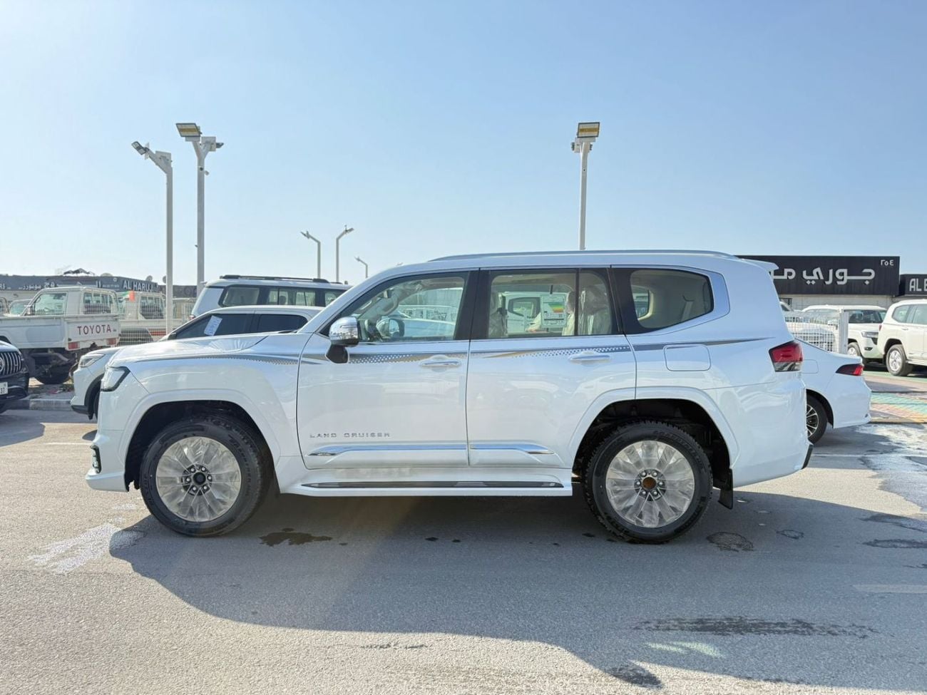 تويوتا لاند كروزر Land Cruiser VXR 3.5L Twin Turbo A/T Petrol 4X4 .7 Seats . 5 Doors 2026 Model