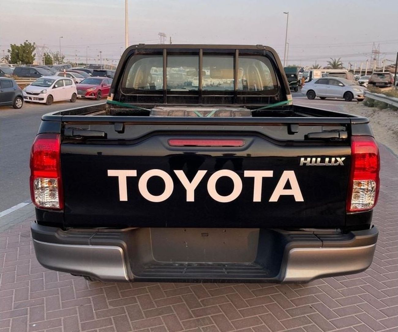 تويوتا هيلوكس GL TOYOTA HILUX 2.4 DC DSL 4x4 MT POWER WINDOWS
