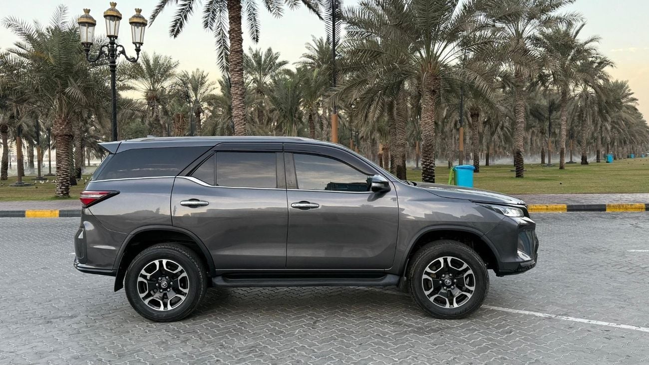 تويوتا فورتونر Crusade Right Hand Drive Automatic 4x4