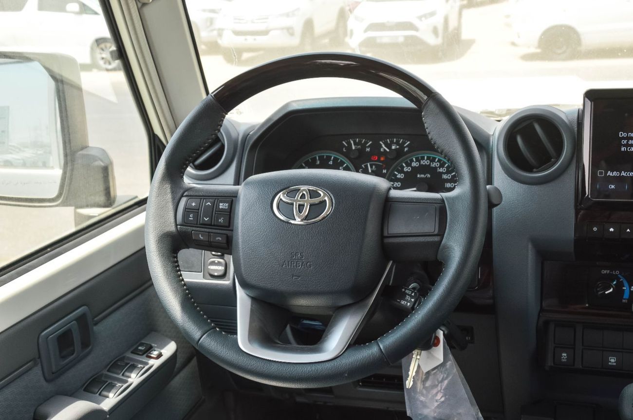Toyota Land Cruiser 70 TOYOTA LAND CRUISER 76 4.0L 4WD MT 5DOOR SUV 2025