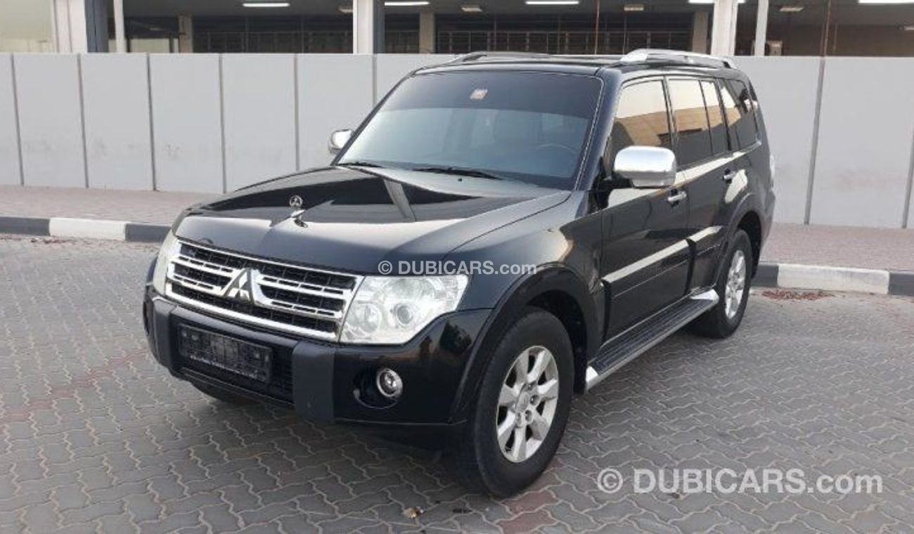 Mitsubishi Pajero 2011 Gulf Specs Full options 3.5 ltr Sunroof Leather interiors