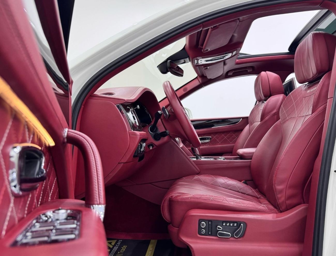 بنتلي بينتايجا First Edition W12 2017 Bentley Bentayga First Edition W12, 2025 Bentley Warranty, Full Options, GCC