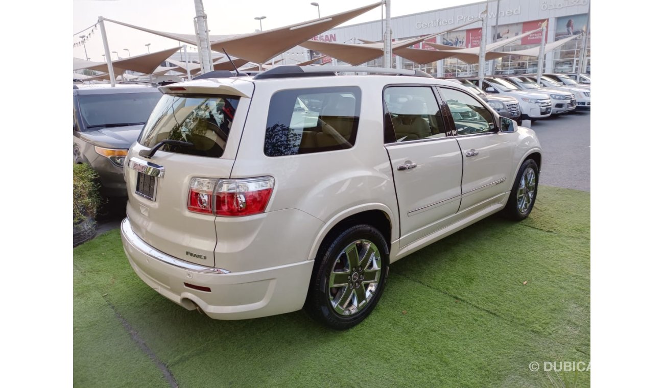 GMC Acadia Gulf model 2012, panorama, full option, screen control stabilizer, in excellent condition, you do no