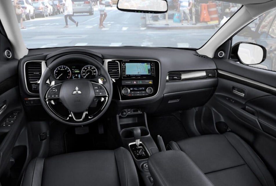 Mitsubishi L200 interior - Cockpit