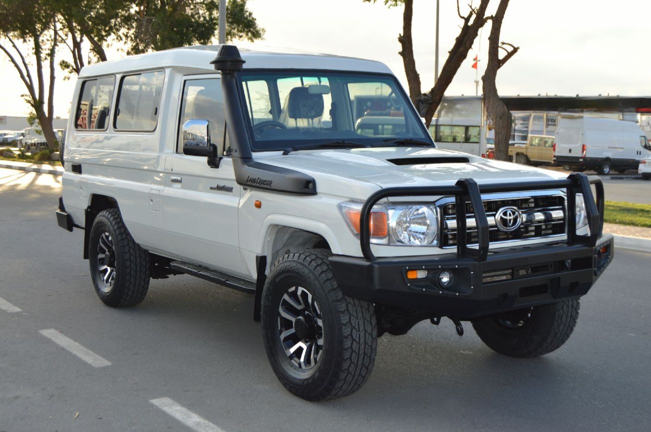 Toyota Land Cruiser *Hard Top*  Right Hand Drive  Model: 2016 Engine:  V8/ 4500 CC Doors: 3 Seats: 10