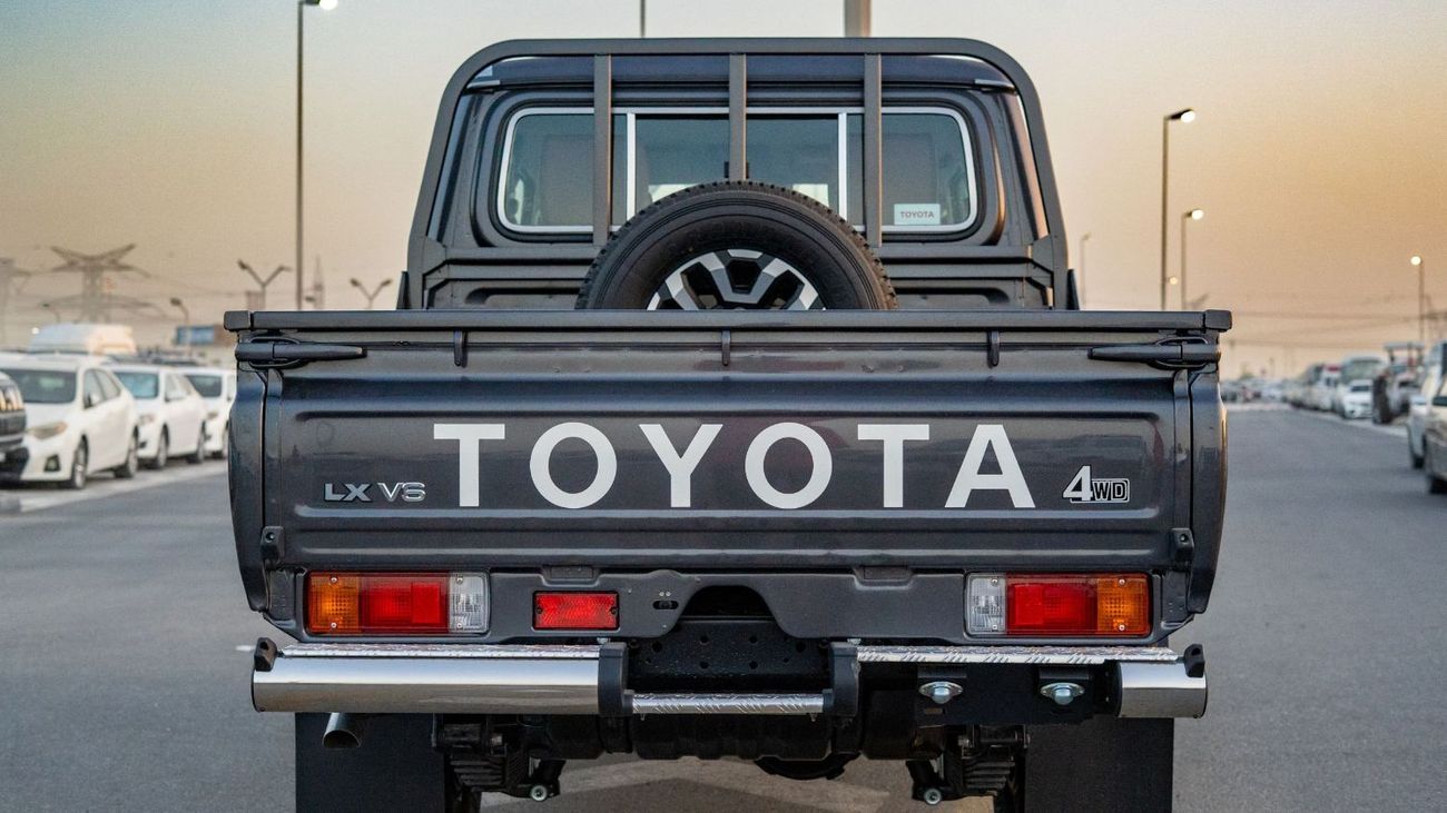 Toyota Land Cruiser Pick Up 79 DC V6 4.0L Petrol Z1 A/T 2025YM