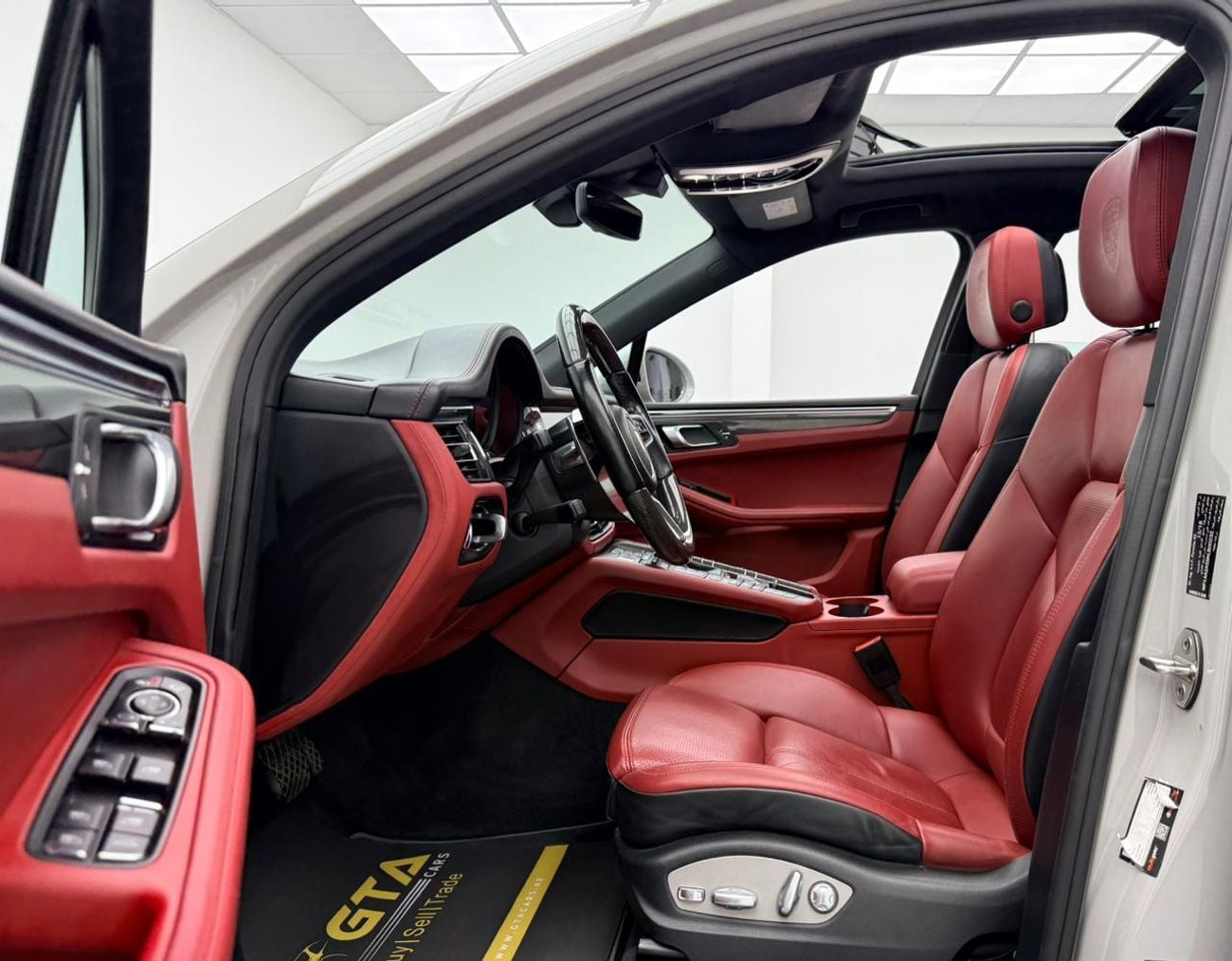 بورش ماكان 2019 Porsche Macan, Warranty, Full Service History, Fully Loaded, Excellent Condition, GCC