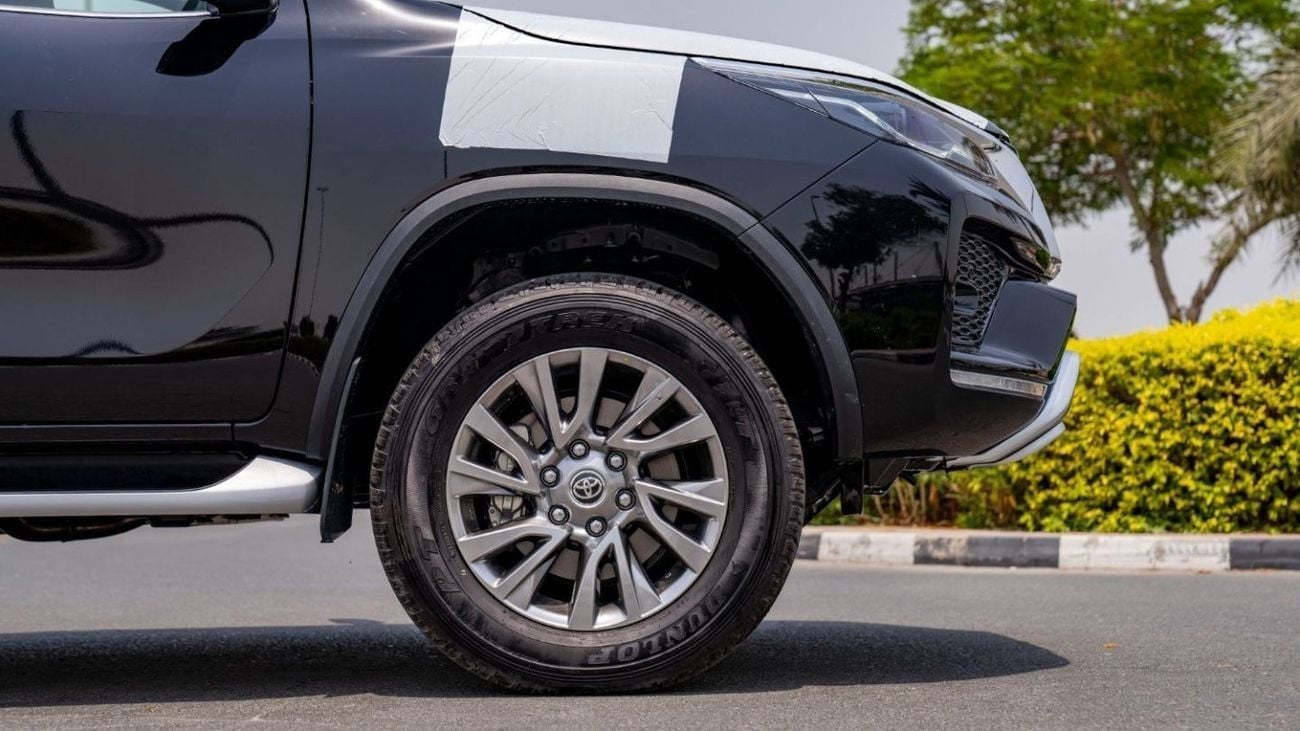 Toyota Fortuner VXR Toyota Fortuner 4.0 2023 black Full Option