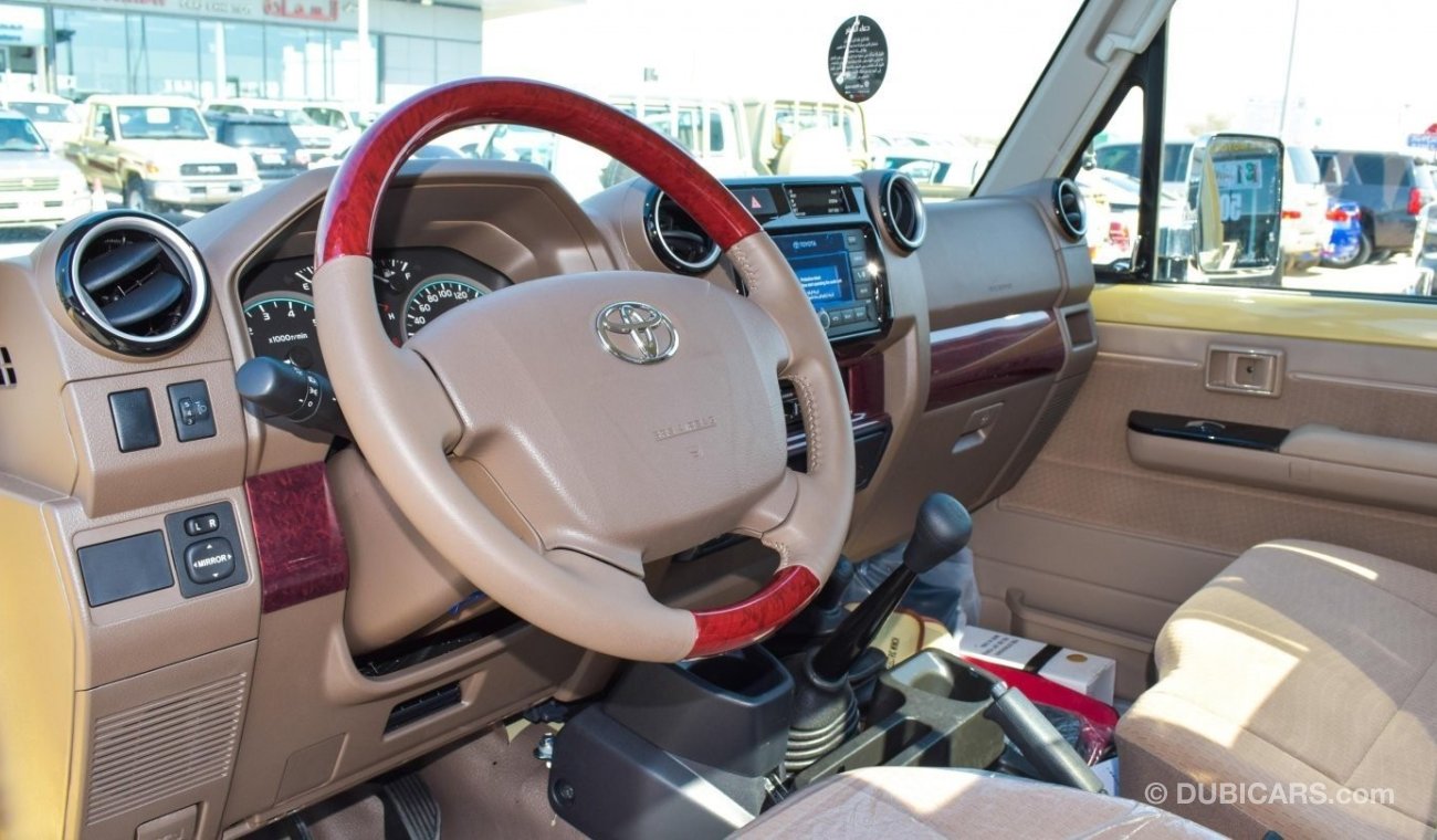 Toyota Land Cruiser Pickup LX 4.0Ltr V6 4WD Single Cab-Winch-Diffrential Lock-Wooden interior-Power window-power mirror