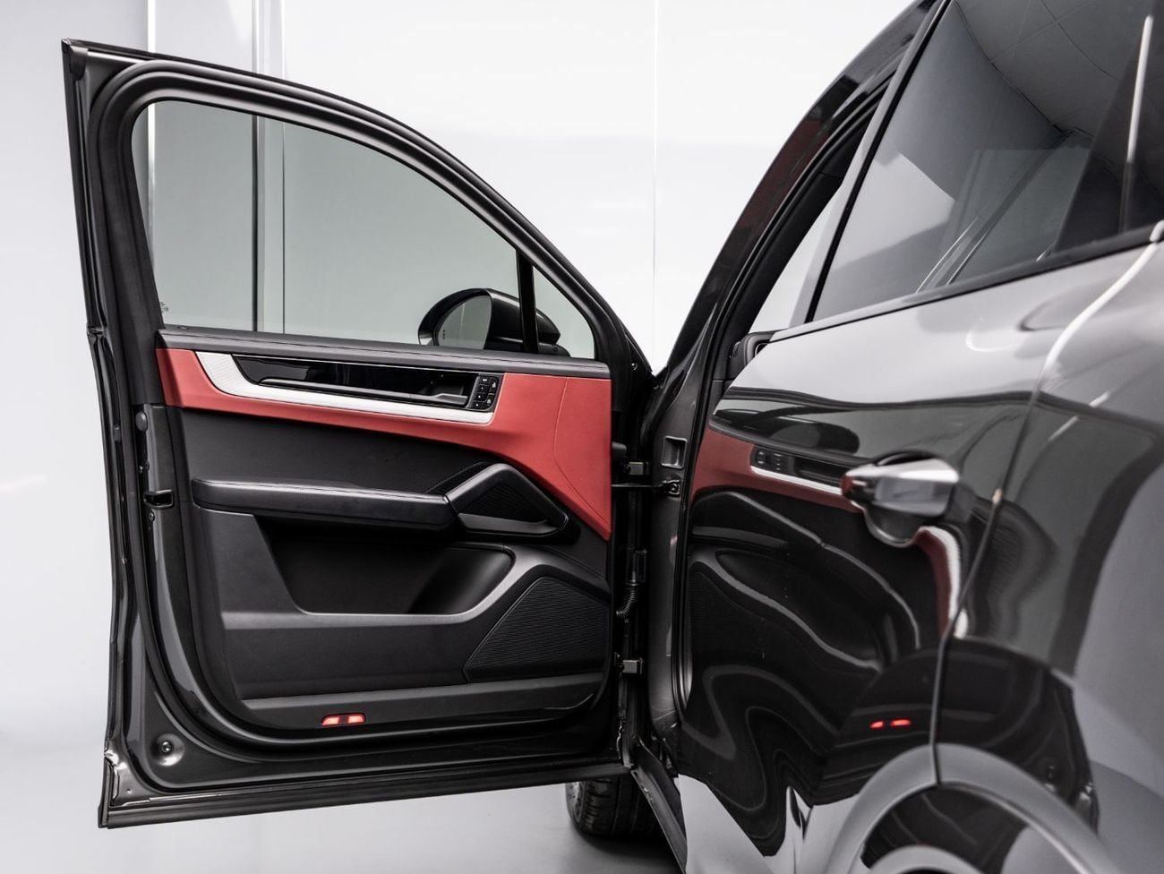 Porsche Cayenne STD BUY NOW, PAY 2027 | THE BLACKLINE STANDARD | 2025 Porsche Cayenne SUV, 3.0 TC V6, AWD, 353bhp, 8
