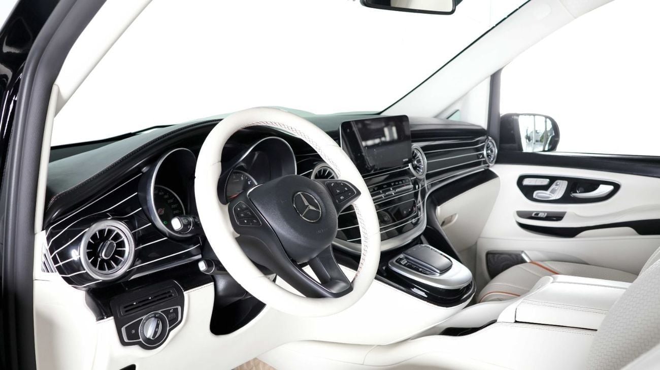 Mercedes-Benz V 250 Std 2.1L VIP-Star Light System-Low Mileage-Maybach Wheels-Rear Seats Entertainmen