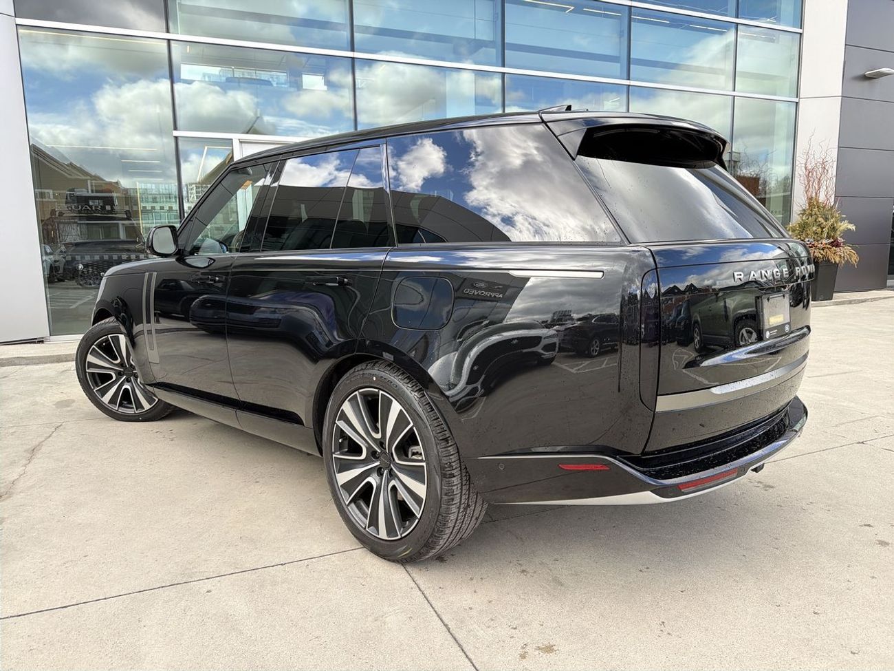 لاند روفر رينج روفر P460E Plug in Hybrid Brand New  * Export Price *