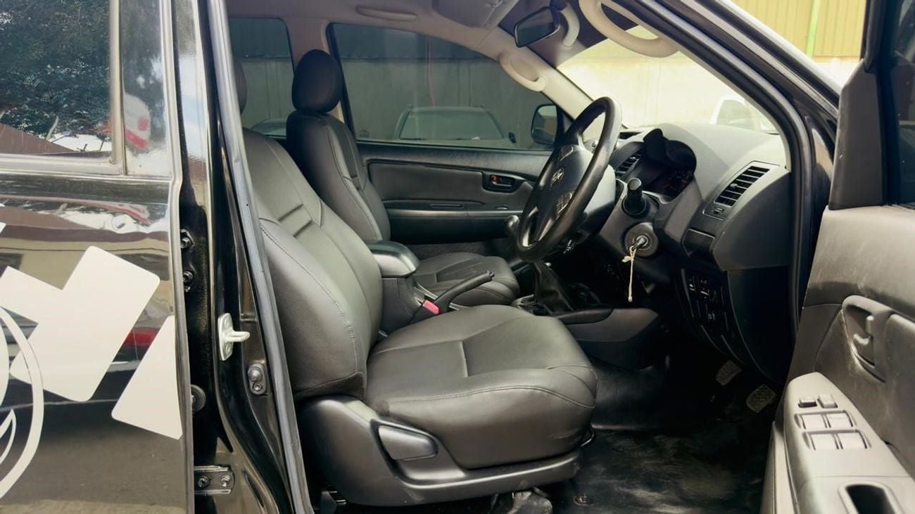 Toyota Hilux HEAVY BULL BAR INSTALLED | DOUBLE CABIN | MT | 4WD | 3.0 DIESEL ENGINE