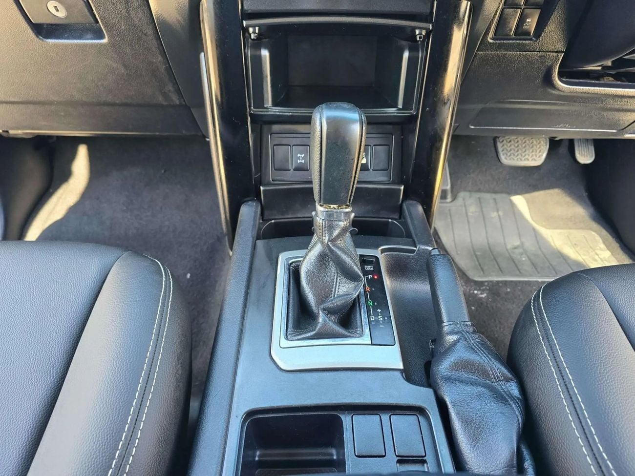تويوتا برادو TX-L 4x4 Diesel Right Hand Drive (Export Only)