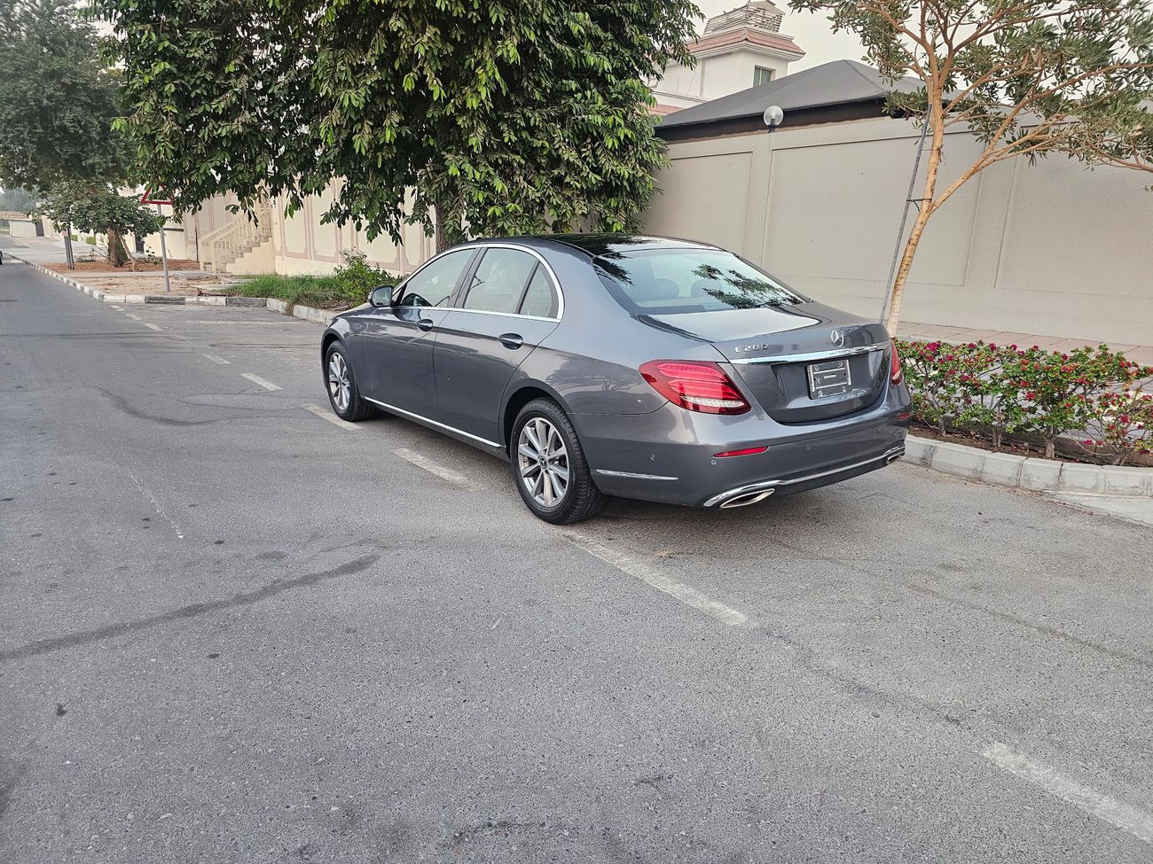 مرسيدس بنز E200