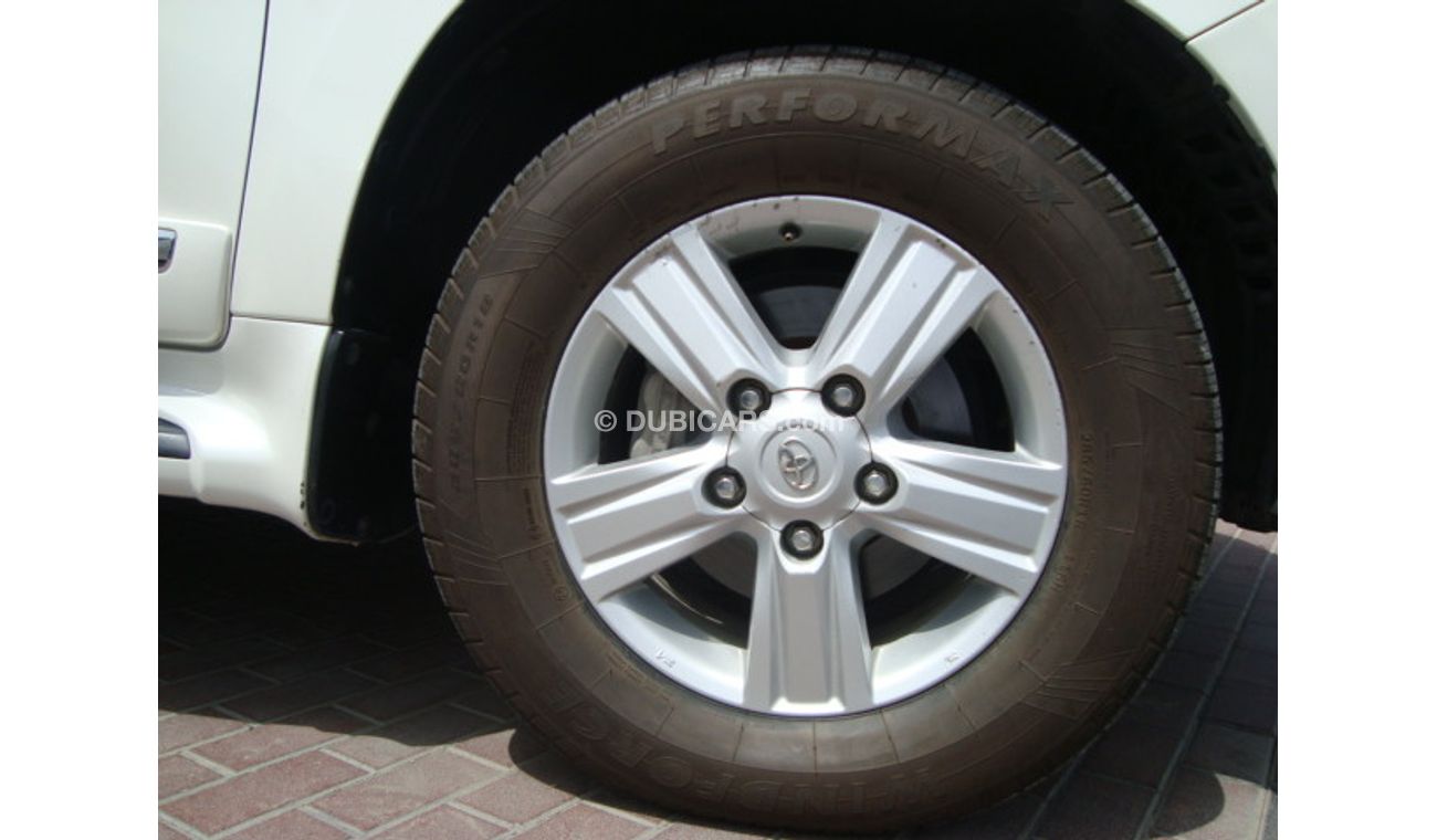 Toyota Land Cruiser GXR V8