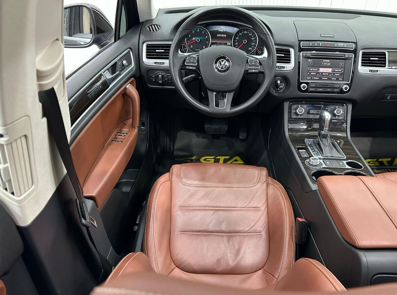 Volkswagen Touareg 2016 Volkswagen Touareg, Service History, Excellent Condition, GCC