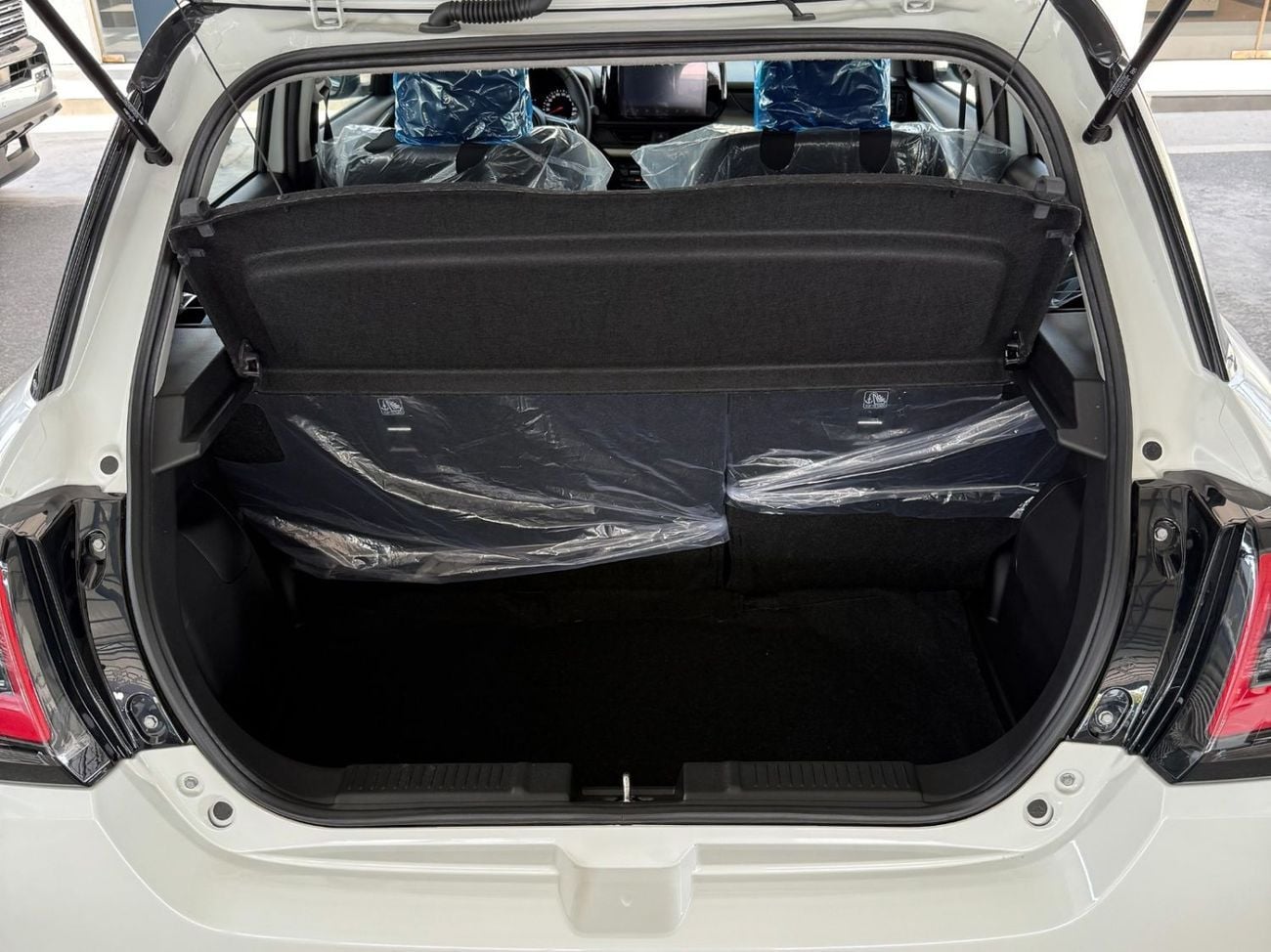 Suzuki Swift SWIFT 1.2 GLX 2-tone **EXPORT ONLY**التصدير فقط خارج الخليج**