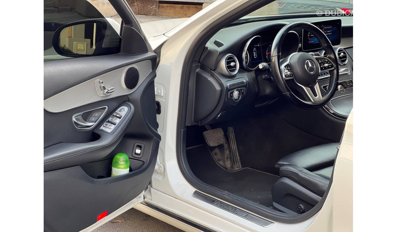 Mercedes-Benz C 300 Luxury 2.0L // 2019 //  High Option With AMG Kit ,  Sunroof , Car Play , Very Good Condition