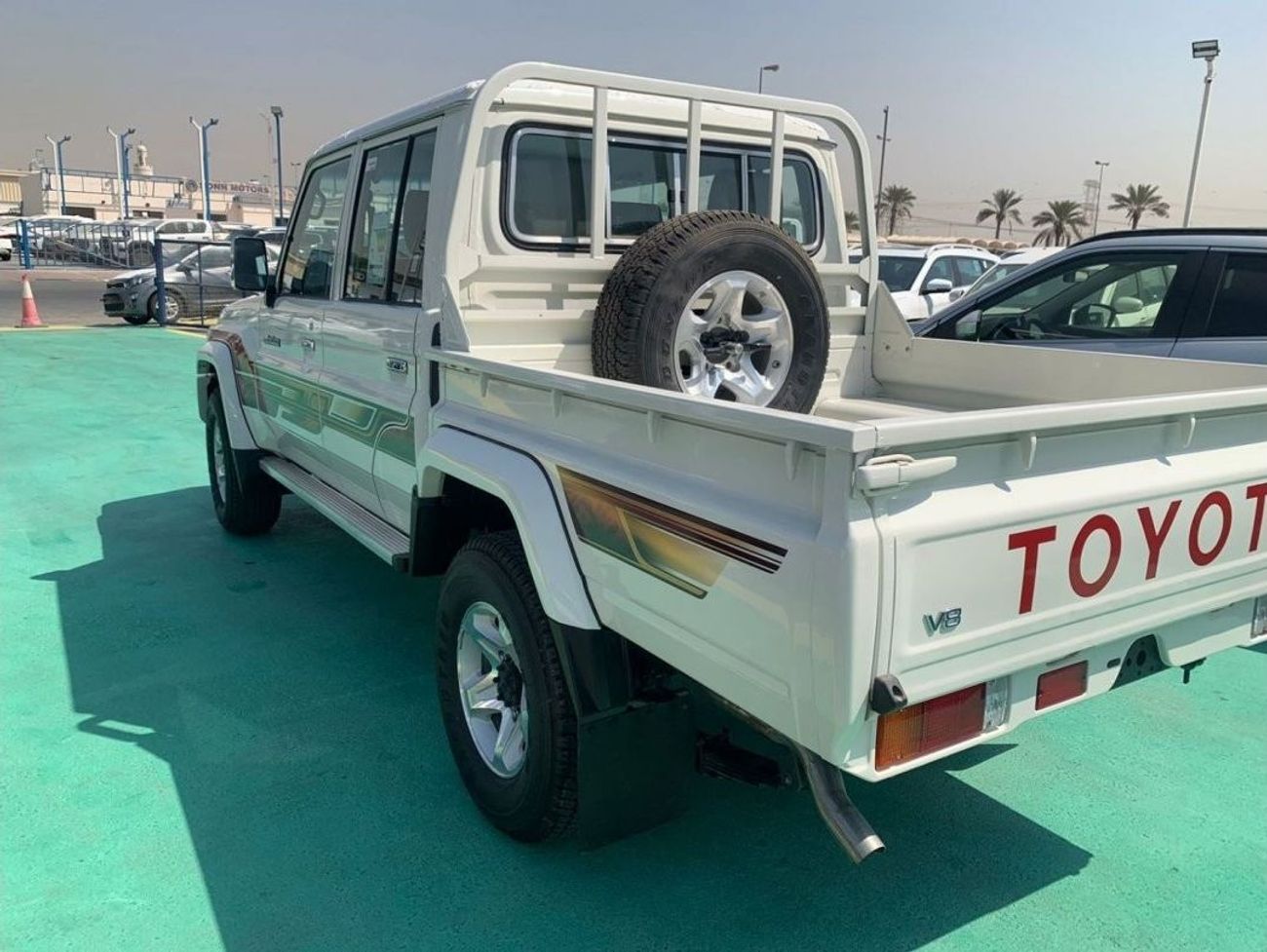 تويوتا لاند كروزر بيك آب 2023 Toyota Land Cruiser Pickup 4.5L V8 Diesel with difflock Manual Zero KM