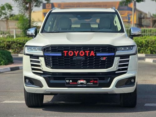 تويوتا لاند كروزر VXR سيارة فاخرة من طراز 2022 خليجية من الفطيم، مالك واحد، بحالة ممتازة.