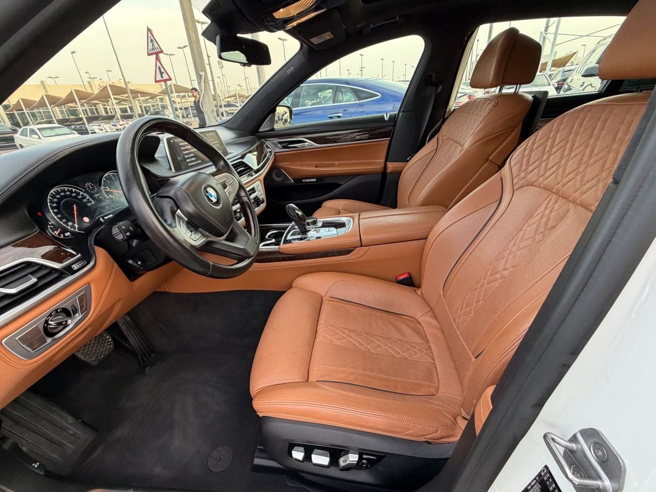 بي أم دبليو 750Li xDrive Executive 4.4L