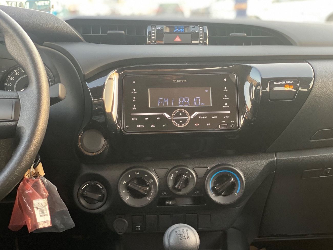 Toyota Hilux With Diﬀerential Lock  4X4  DIESEL . MANUAL  2.4 Diesel TRANSMISSION Model 2025